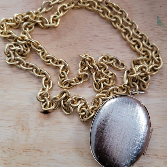 Vintage photo Locket with long chain - Picture 7 of 8